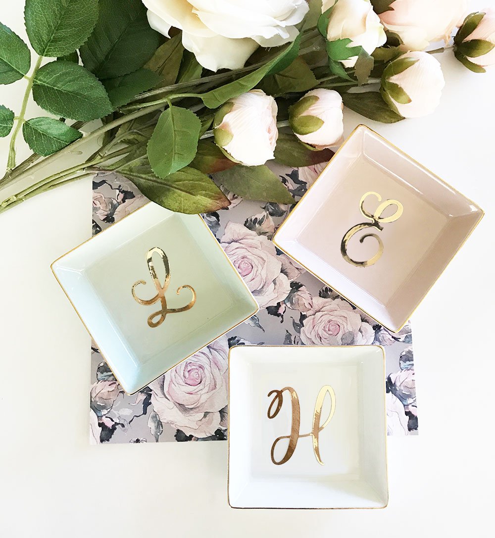 15 Vintage Theme Gifts for Your Bridal Party