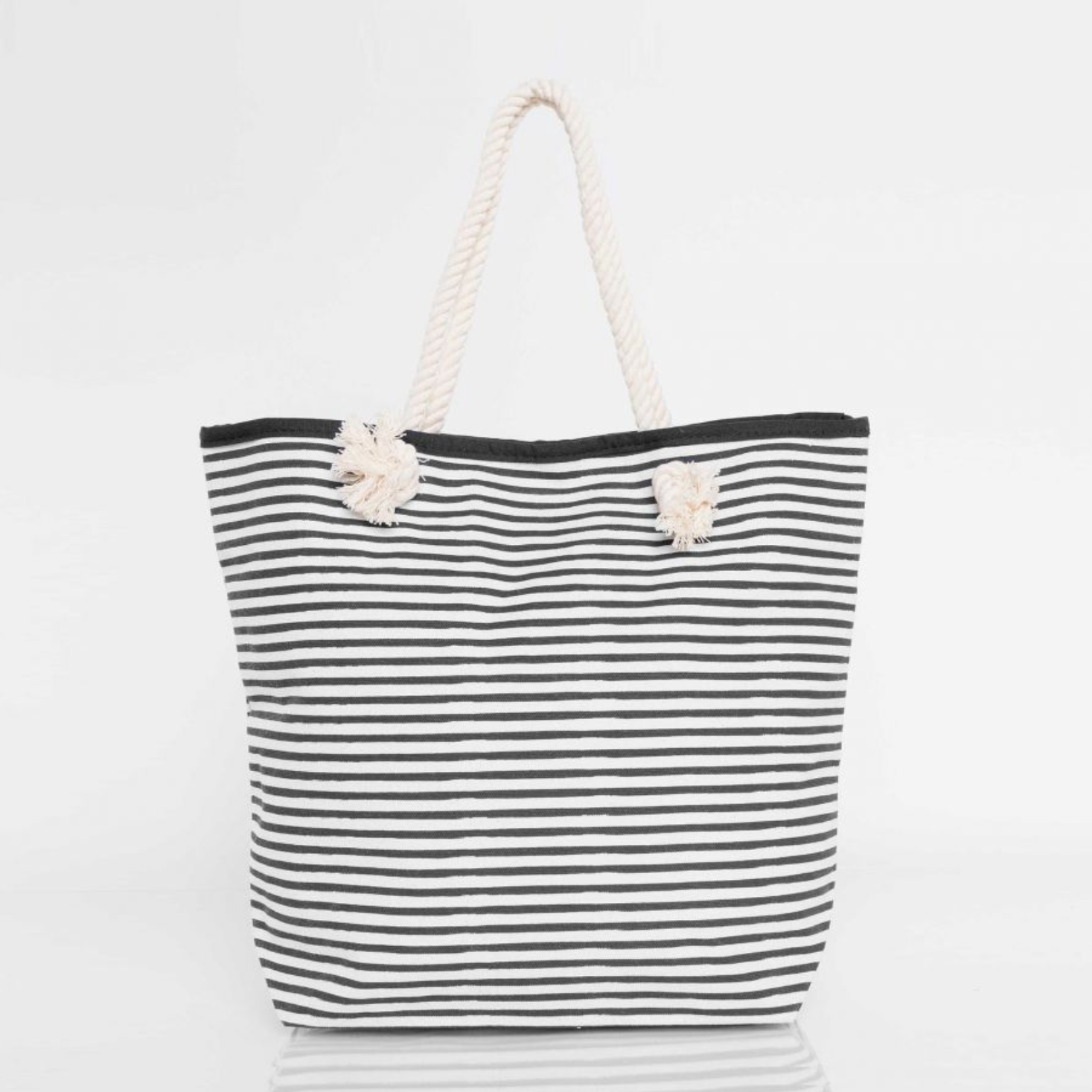 KNOTTED ROPE TOTE